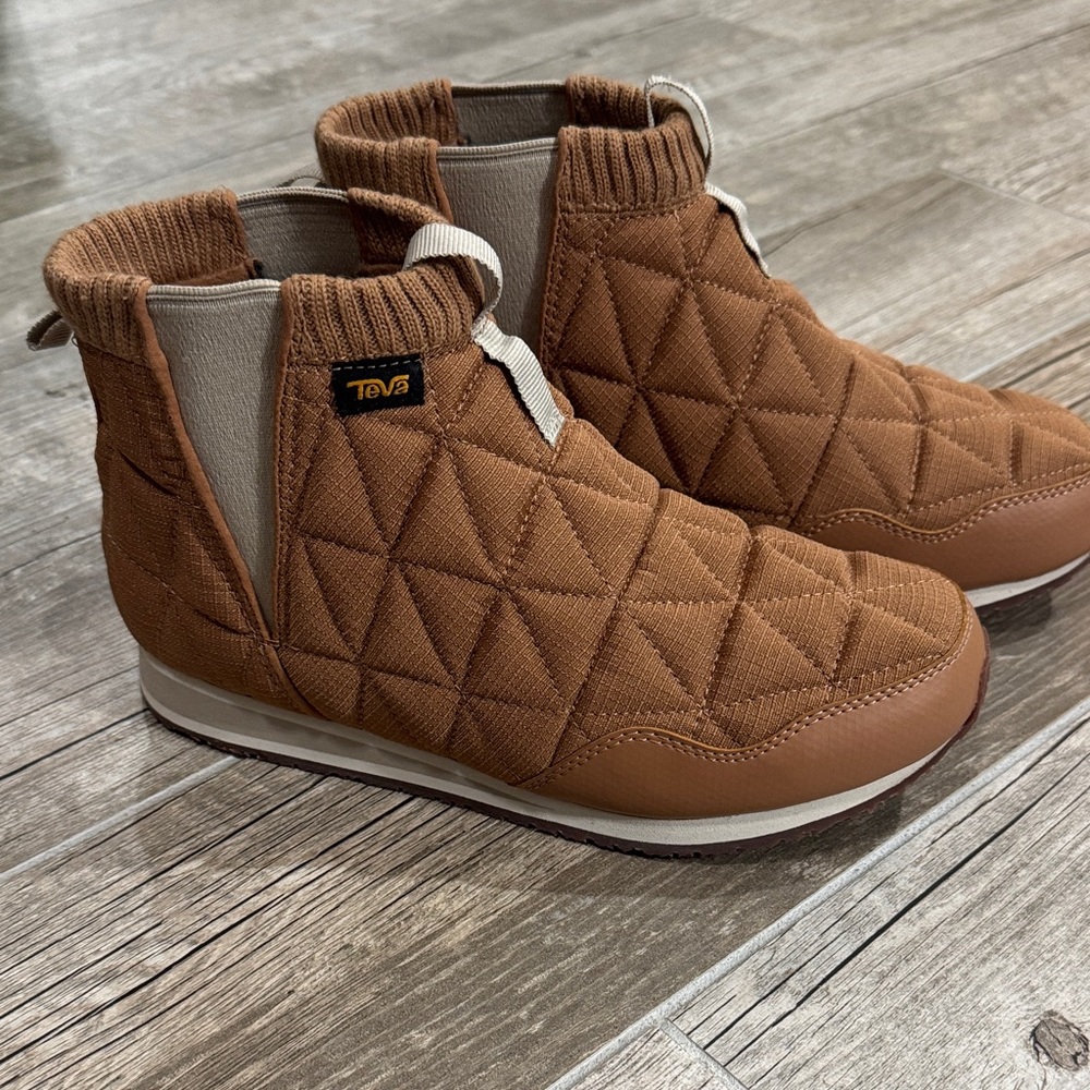 Teva Women's Size 7 ReEmber Mid Lion Tan Brown Ankle Boots